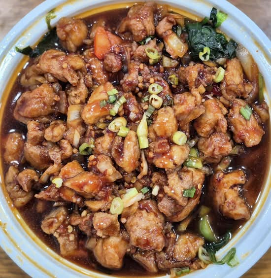 50. Diced Chicken with Chili and Garlic Sauce 魚香雞片